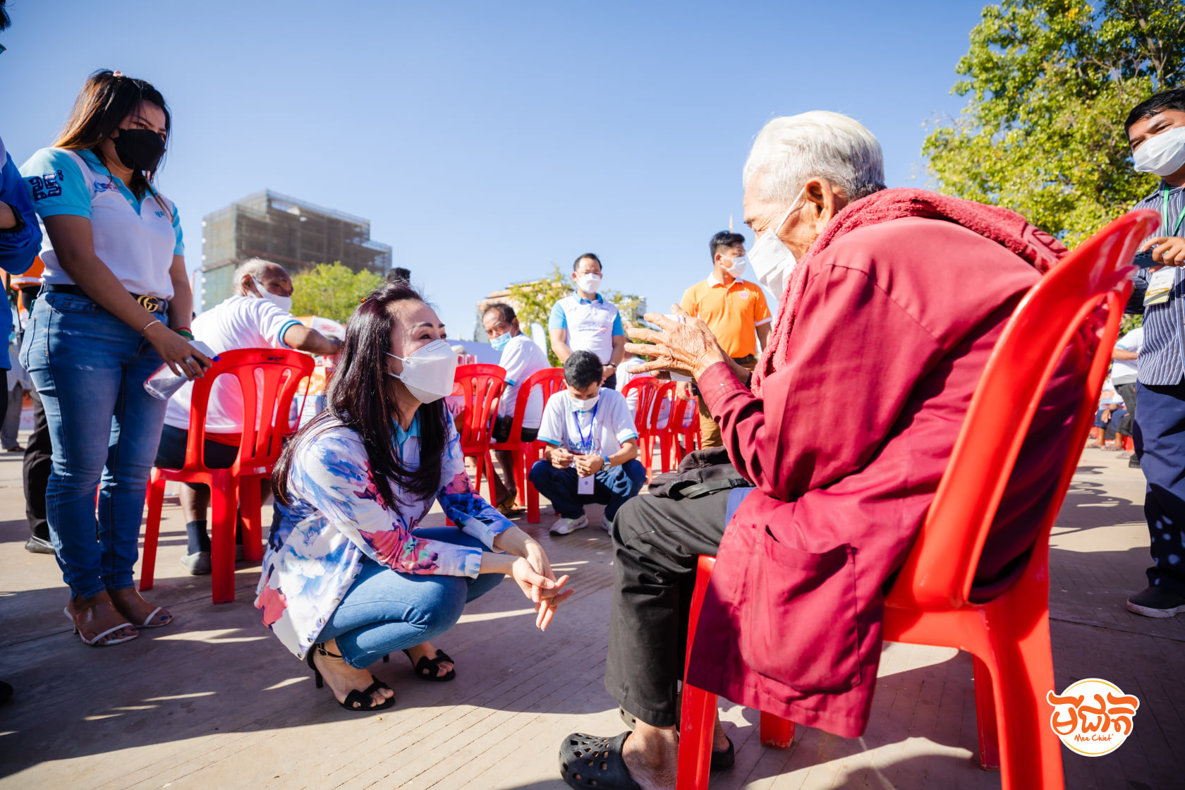 Vital and Mee Chiet continue to provide warming gifts to needy elders for 6th Year